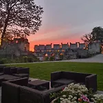 فندق Chateau De 5*