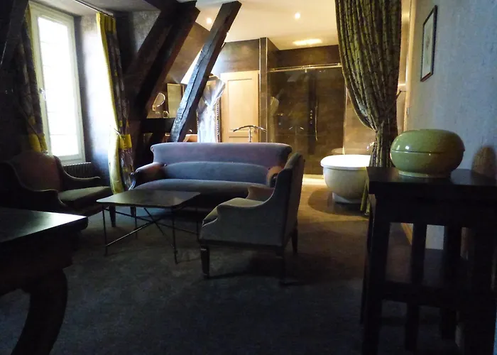 Chateau De Hotel 5*
